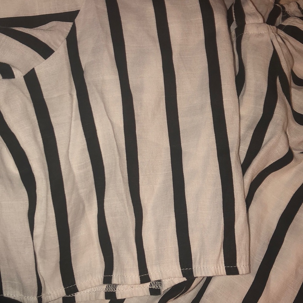 Black and White Lightweight Summer Top Sm - Picture 3 of 4